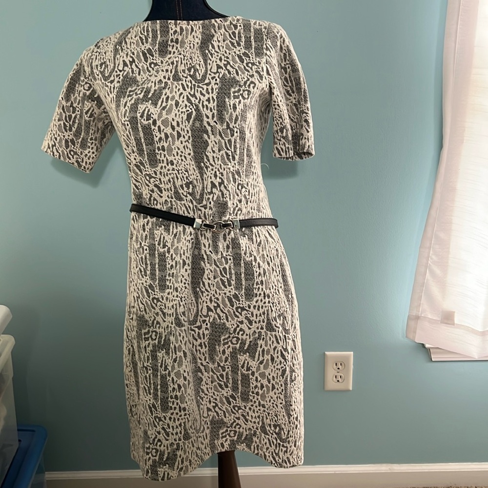 Sharagano dress. Size 4. Cream and black.